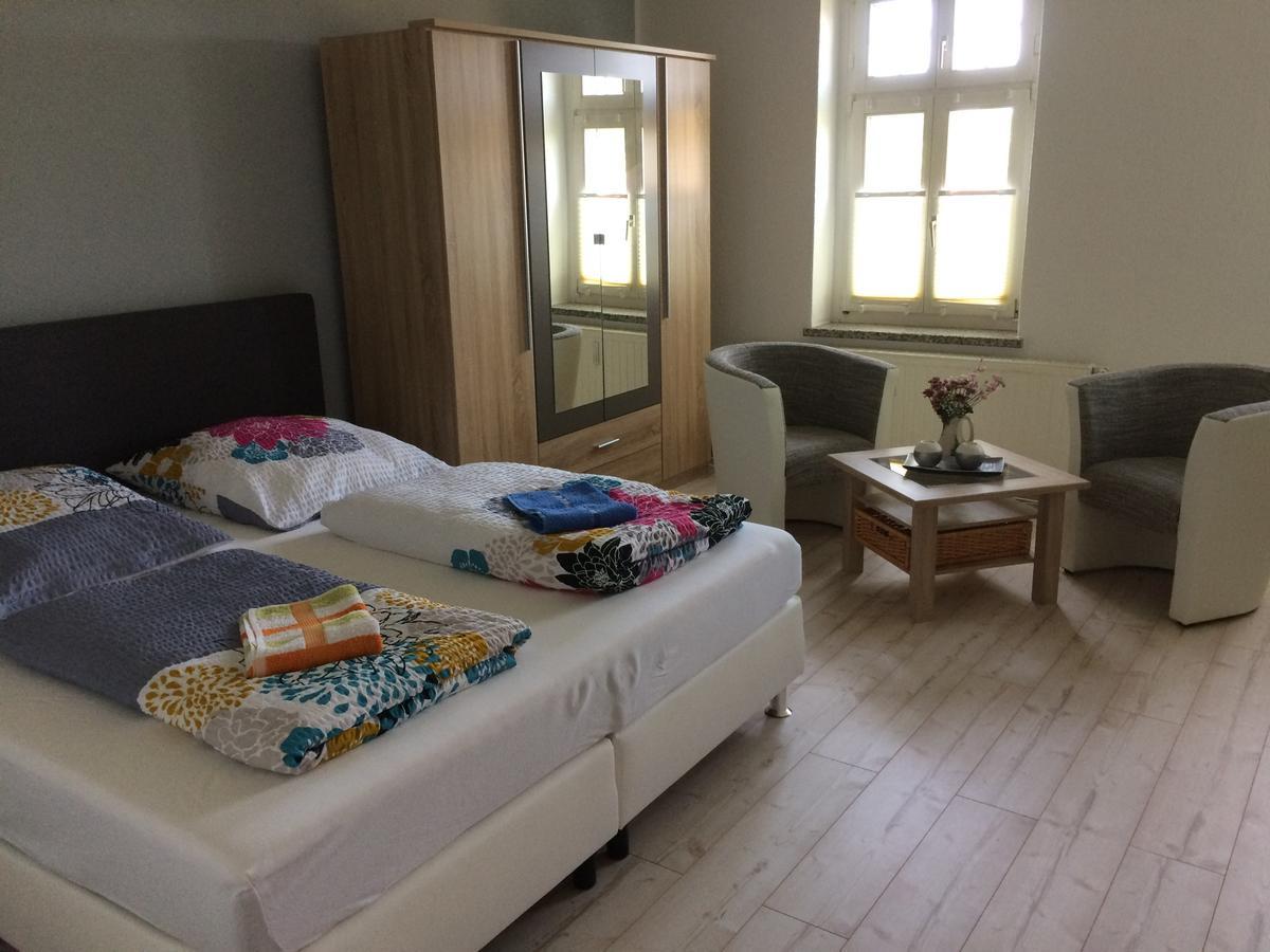 Pension Zum Alten Gasthaus Haensel Krauschwitz Esterno foto
